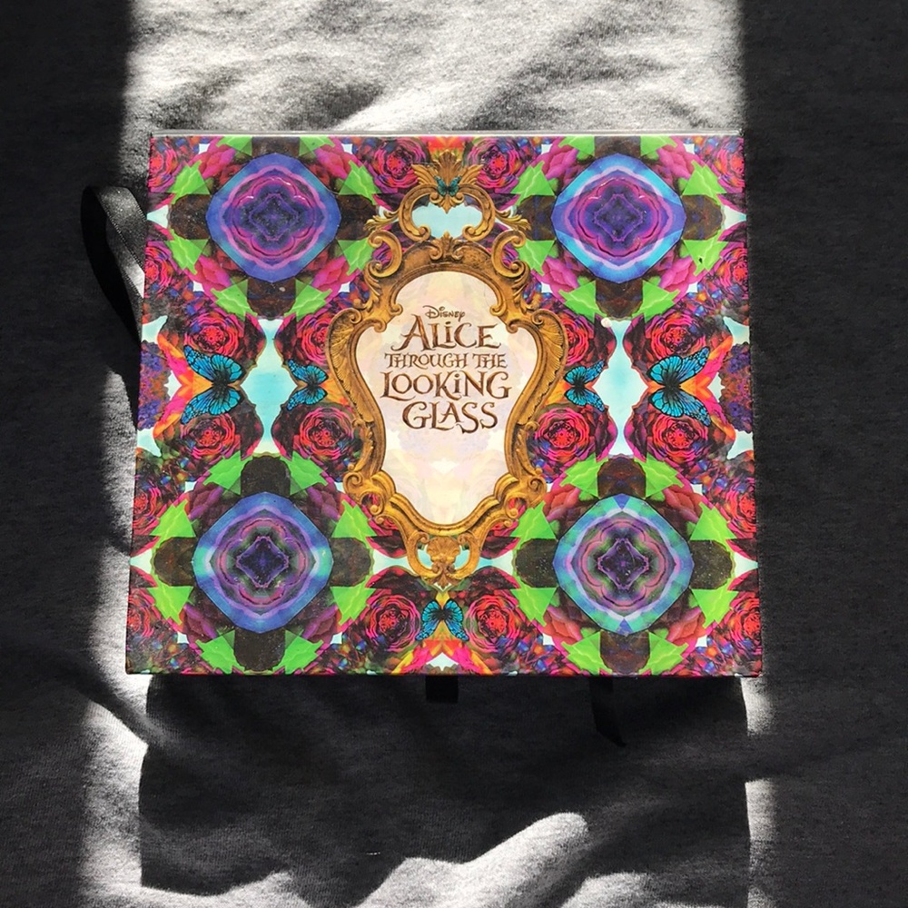 Urban Decay Alice in Wonderland Eyeshadow Pallete